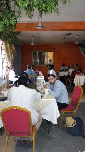 Breakfast, lunch, dinner served; local and international cuisine  - Nuvivi (Accra)