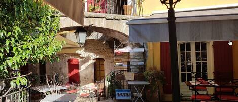 Lunch and dinner served, local cuisine