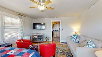 2 chambres, fer et planche Ă repasser, Internet gratuit, draps fournis