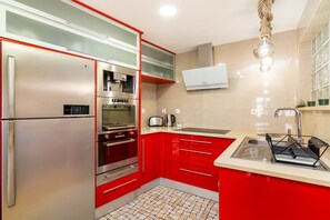 Private kitchen - Alfama Deluxe Apartment (Lisbon)