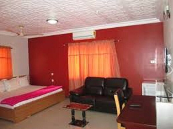 Executive-Zimmer | Minibar, Schreibtisch, Verdunkelungsvorhänge, Zustellbetten