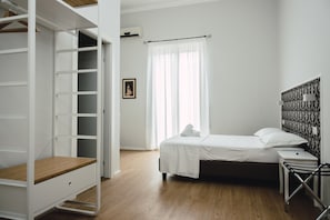 Standard-Doppelzimmer | Schreibtisch, Verdunkelungsvorhänge, kostenlose Babybetten