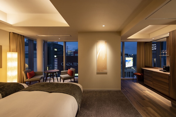 Quarto duplo executivo, 2 quartos (High Floor) | Escrivaninha, quartos à prova de som, ferros/tábuas de passar roupa