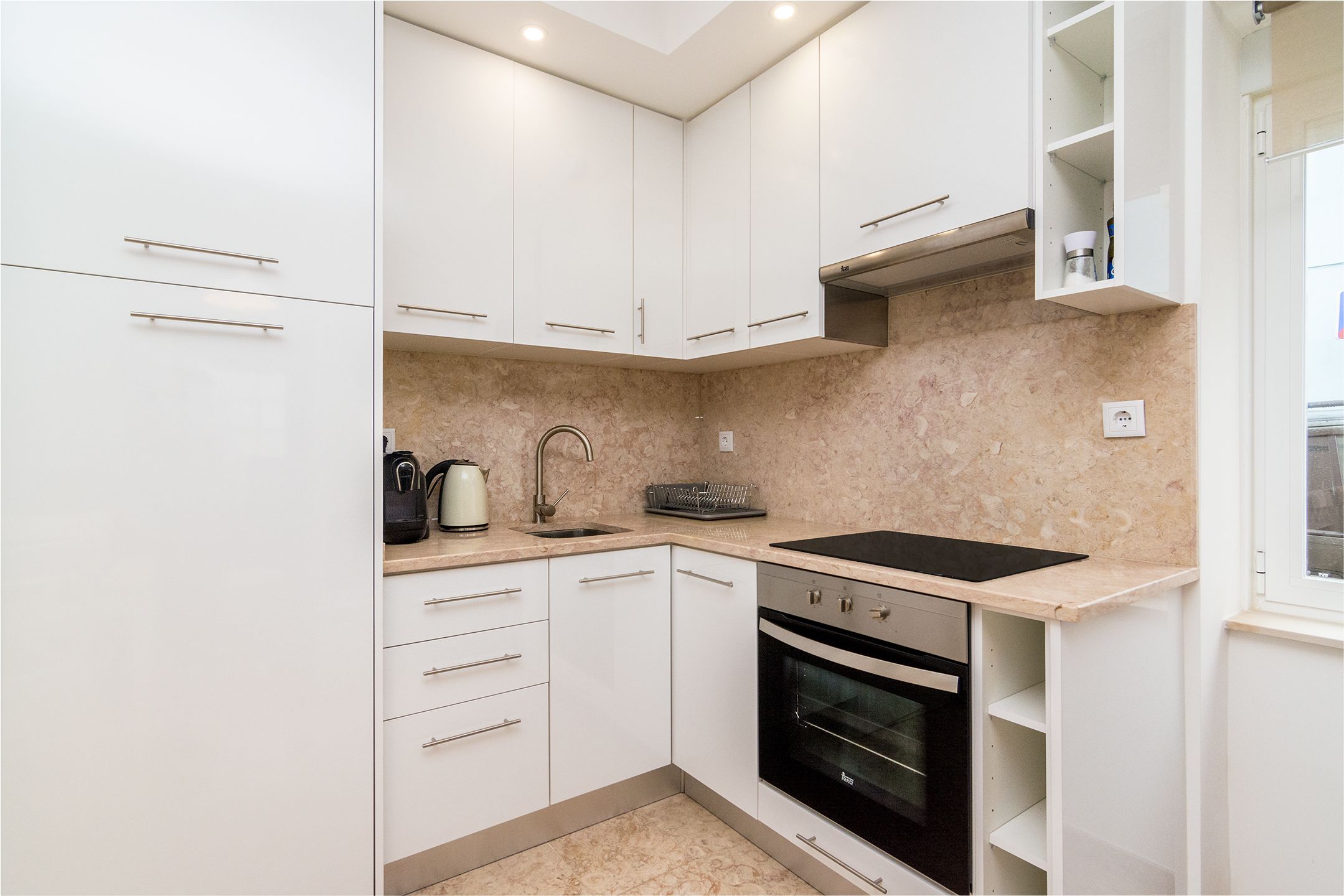 Apartment, 1 Bedroom (27) | Private kitchen | Full-sized fridge, oven, stovetop, coffee/tea maker