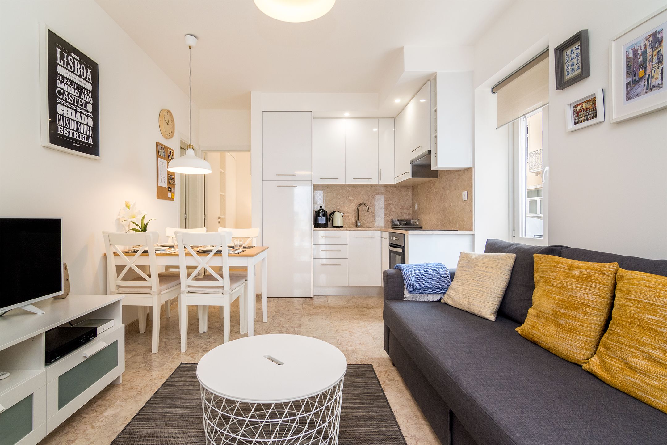 Apartment, 1 Bedroom (27) | Living area | Flat-screen TV