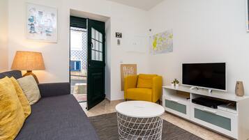 Apartment, 1 Bedroom (27) | Living room | Flat-screen TV