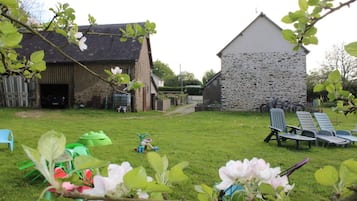 Children's play area - outdoor