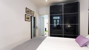 Appartement, 2 slaapkamers | 2 slaapkamers, een laptopwerkplek, een strijkplank/strijkijzer