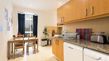 Apartment, 2 Bedrooms | Private kitchen | Fridge, microwave, oven, stovetop