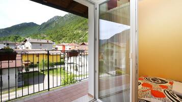 Quadruple Room, Balcony | Free minibar items, desk, free cribs/infant beds, rollaway beds