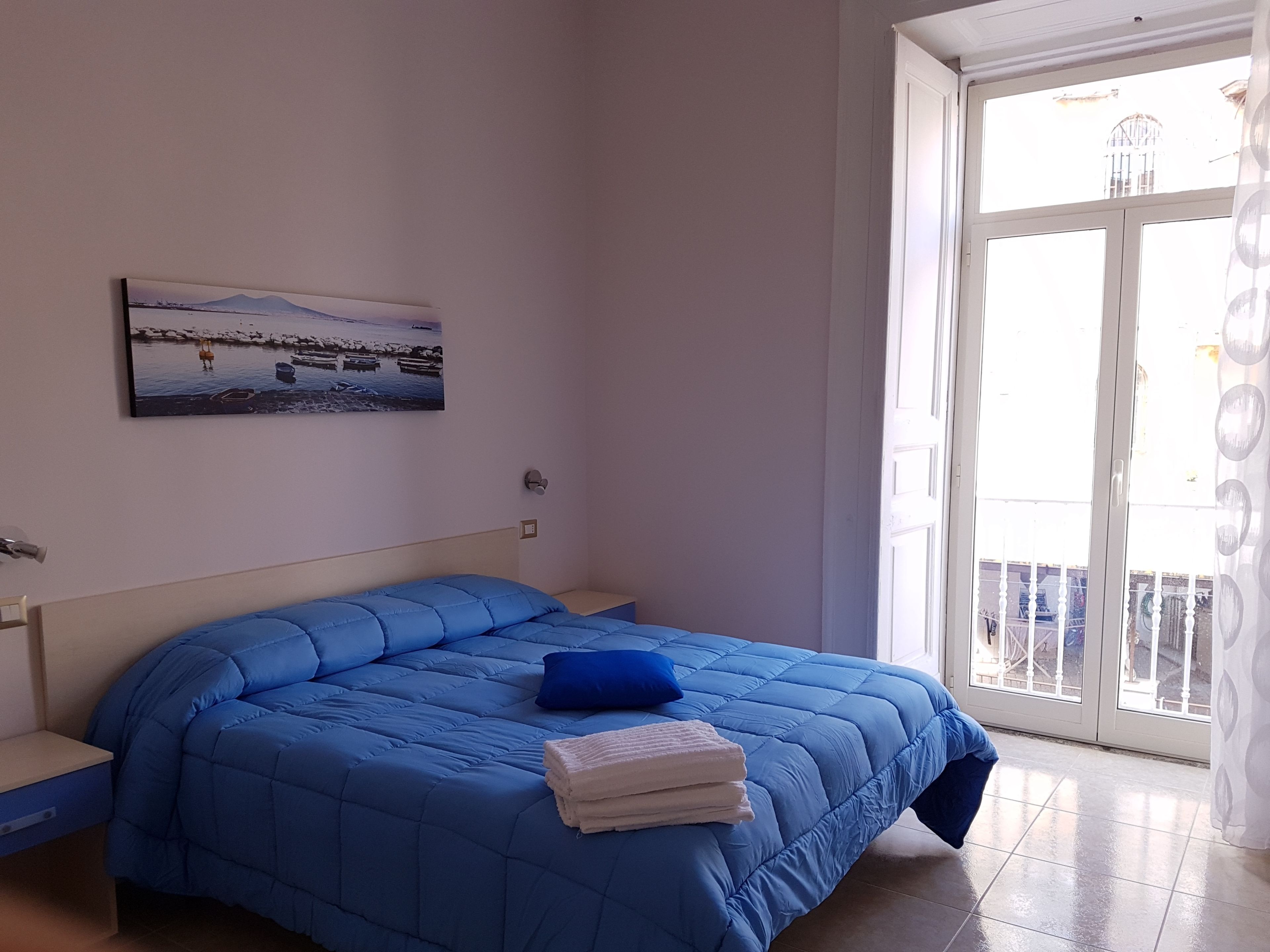 Quarto casal ou duplo standard, sacada, vista para a cidade | 1 quarto, escrivaninha, Wi-Fi de cortesia, roupa de cama