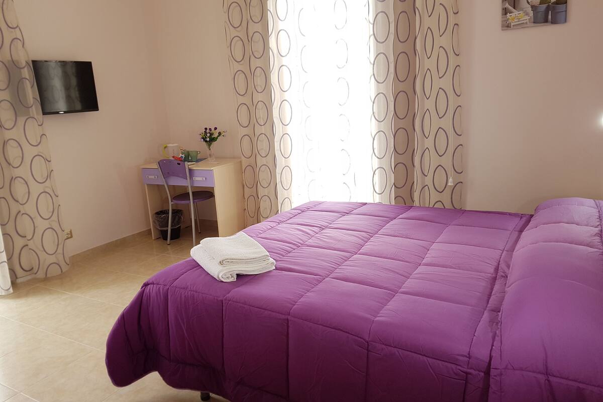 Double Room, Balcony, City View | 1 bedroom, desk, WiFi (free), bed sheets