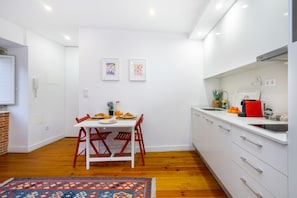 Appartement, 1 chambre | Cuisinette privée | Réfrigérateur grande capacité avec congélateur, four à micro-ondes