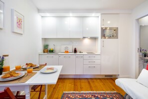 Apartment, 1 Bedroom | Private kitchenette | Full-size fridge, microwave, oven, stovetop - Paz Downtown Apartment #2 (Lisbon)
