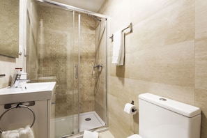 Apartment, 1 Bedroom | Bathroom | Shower, free toiletries, hair dryer, towels - Alfama Premium Apartment (Lisbon)