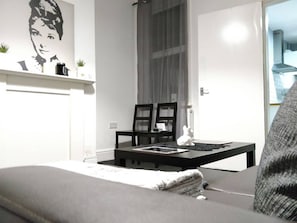 House, 4 Bedrooms, Non Smoking | Living area