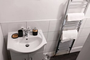 Hus - 4 sovrum - icke-rökare | Badrum | Gratis toalettartiklar, hårtork och handdukar
