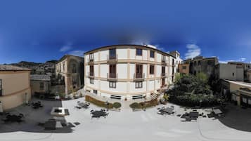 Esterni