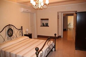 客房内保险箱、隔音、免费 WiFi