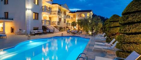 Außenpool (je nach Saison geöffnet)