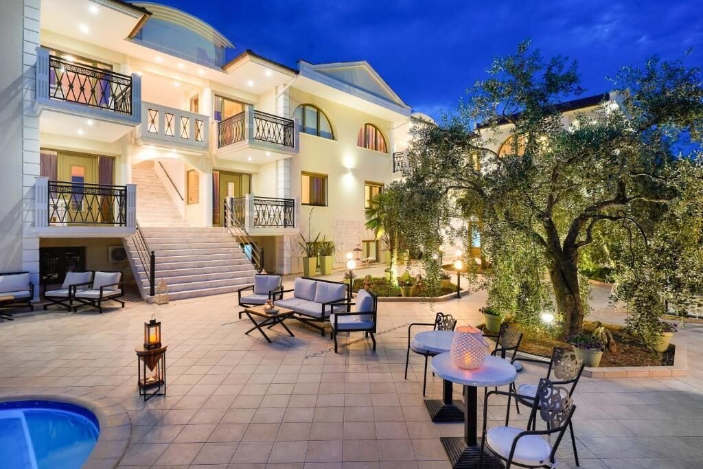 Außenpool (je nach Saison geöffnet)