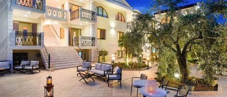 Piscine extérieure (ouverte en saison)