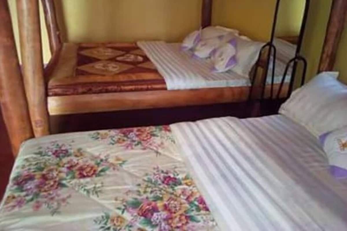 Egyptian cotton sheets, premium bedding, minibar, desk