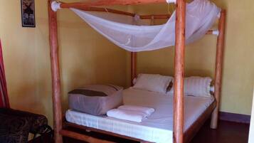 Egyptian cotton sheets, premium bedding, minibar, desk