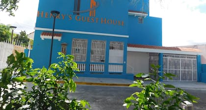 Henry's GuestHouse - Hostel