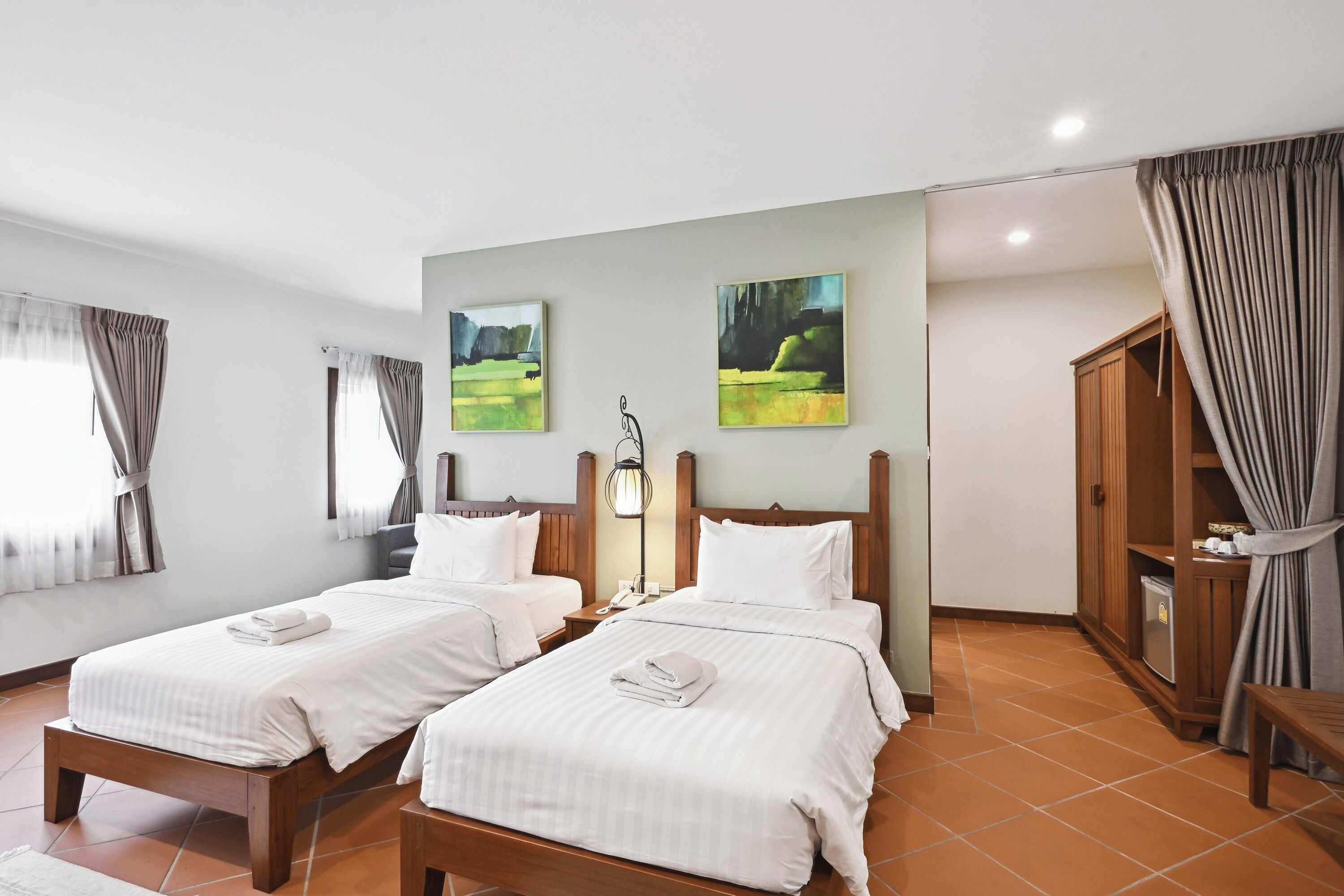 junior twin room | 1 bedroom, in-room safe, desk, free wifi