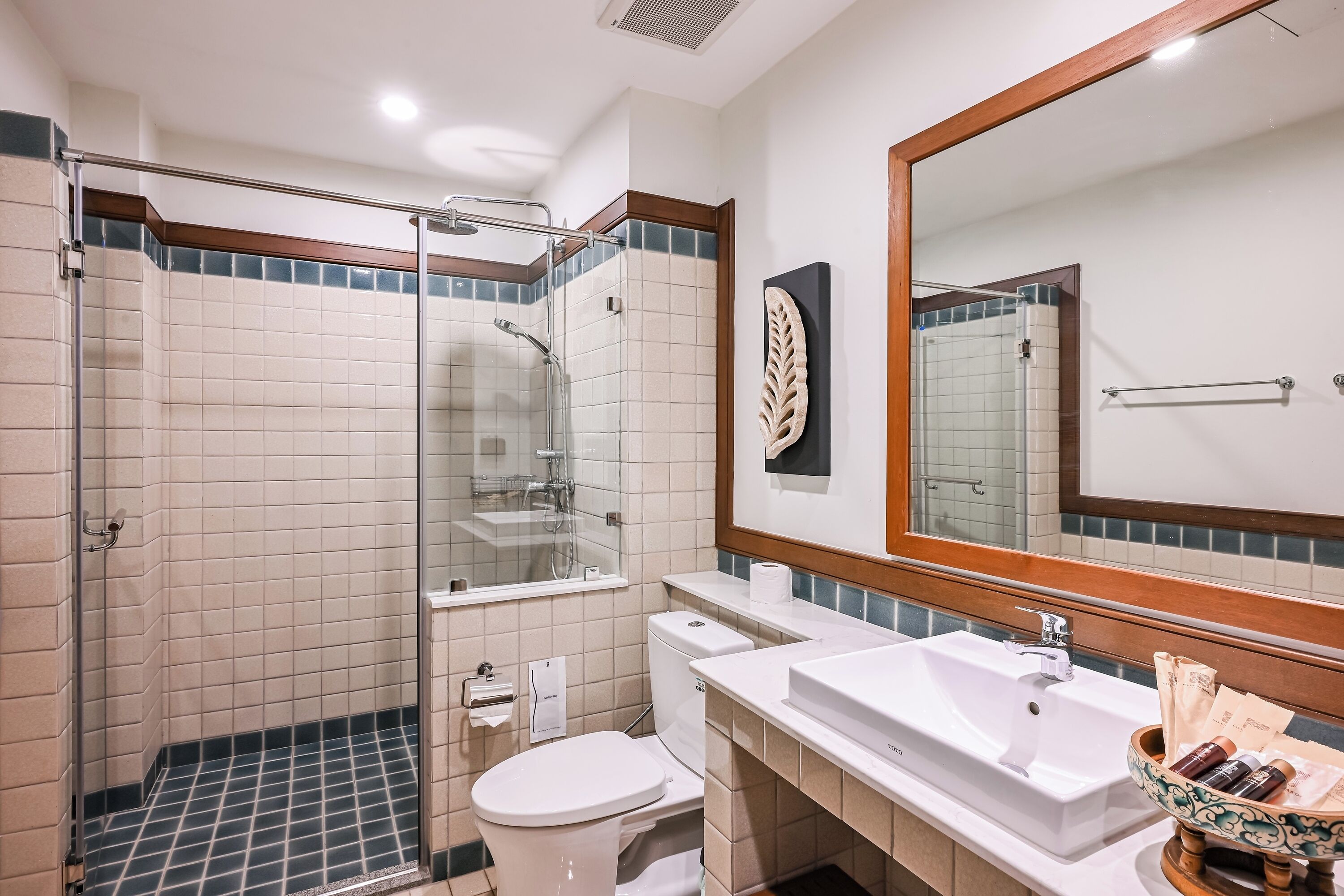 junior twin room | bathroom | shower, rainfall showerhead, free toiletries, hair dryer