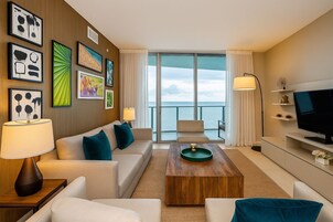 Deluxe Apartment | Living area | Flat-screen TV