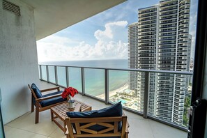 Appartement Confort, balcon, vue mer | Terrasse/Patio