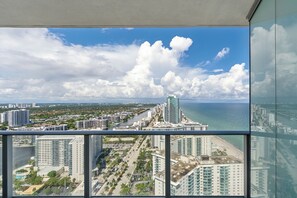 Deluxe Apartment | Terrace/patio