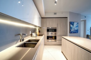 Comfort Apartment, Balcony, Sea View | Private kitchen