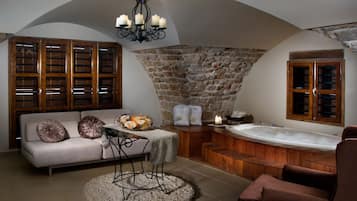 Suite Deluxe, 1 cama Queen size y sofá cama, para no fumadores | Tina profunda