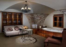 Suite Deluxe, 1 cama de matrimonio con sofá cama, no fumadores | Bañera profunda