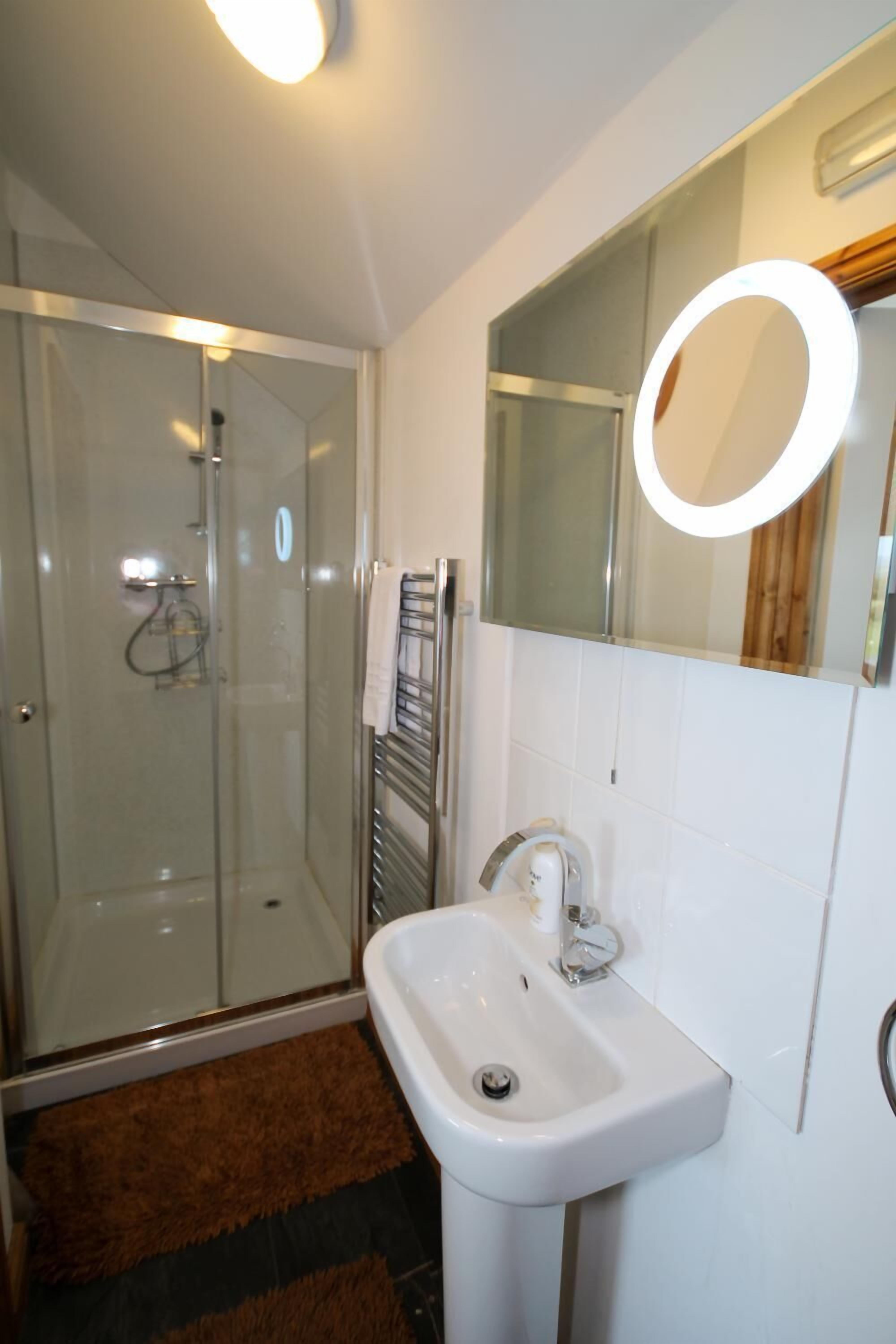 Shower, towels