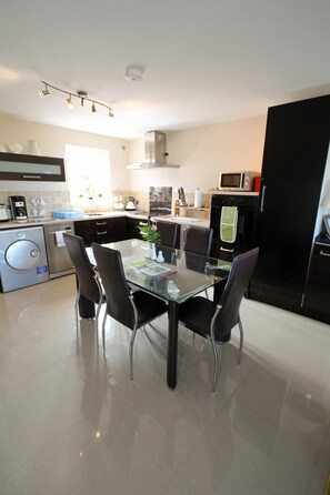 Fridge, microwave, oven, dishwasher - Cambrian View (Aberystwyth)