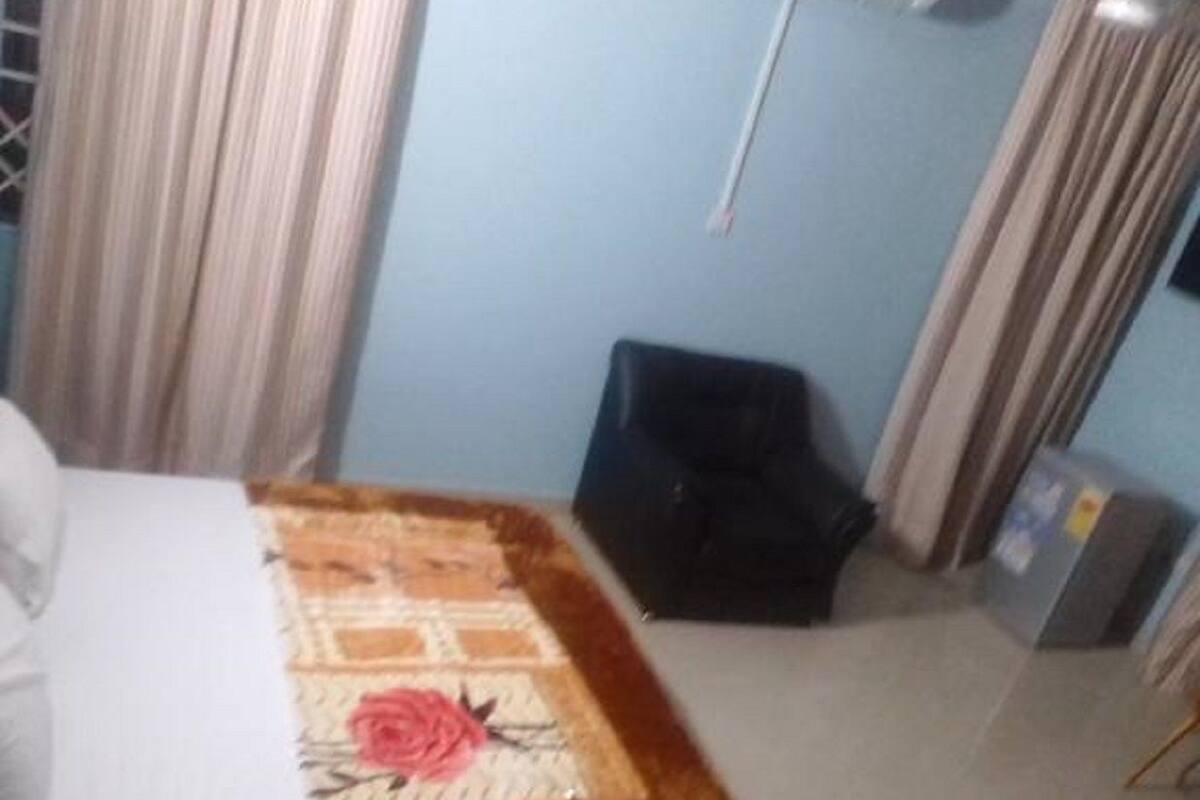 Deluxe Twin kamer | 1 slaapkamer, een bureau, een strijkplank/strijkijzer, wifi