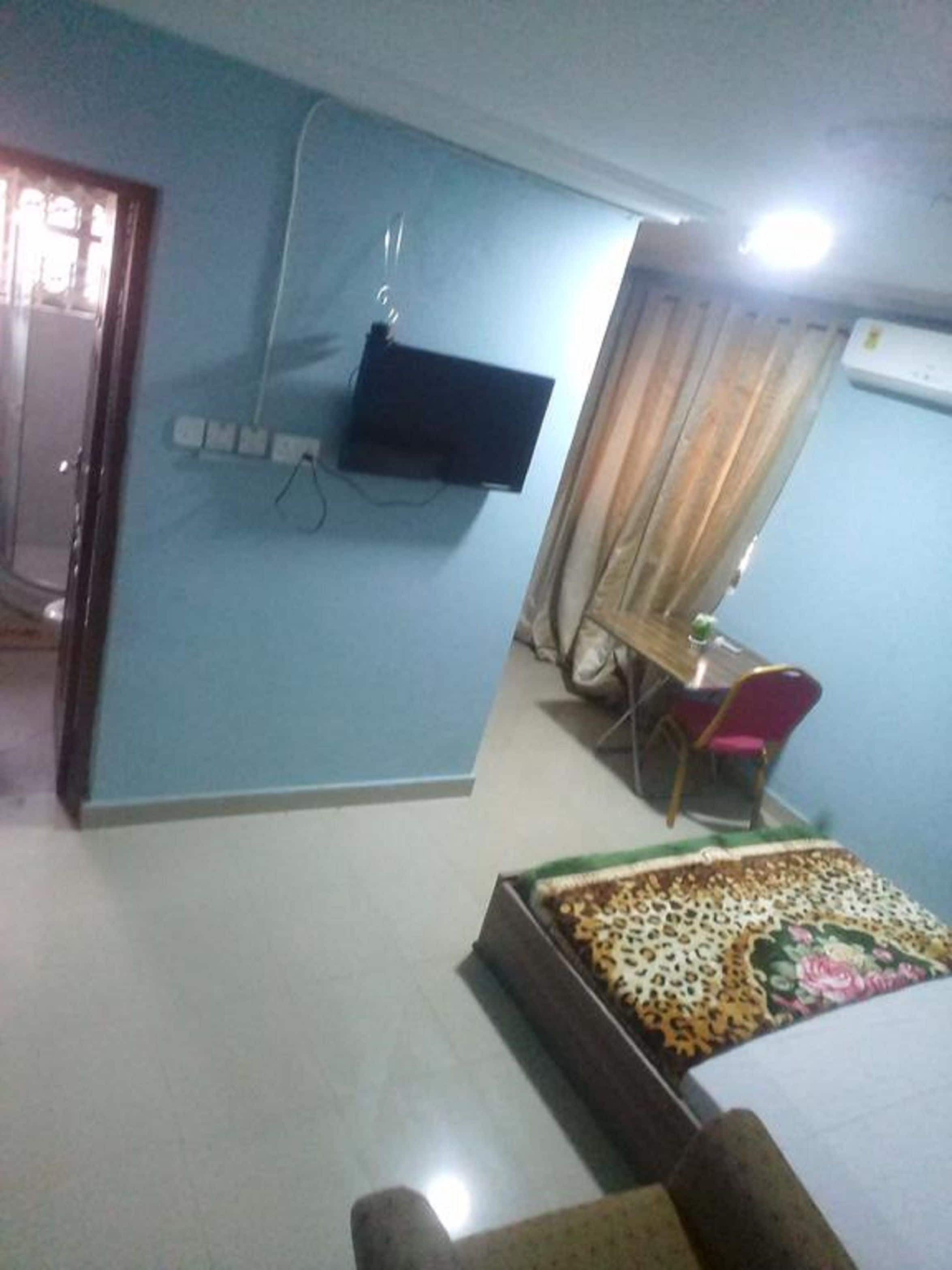 Economy Double Room | 1 bedroom, desk, iron/ironing board, WiFi