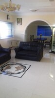 Área de estar no saguão