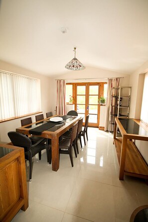 Flat-screen TV - Brynhyfryd (Aberystwyth)