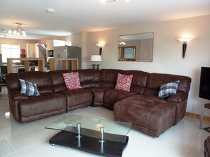 Flat-screen TV - Brynhyfryd (Aberystwyth)