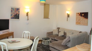 The Hay Suite | Lobby sitting area - The Hay Suite (Aberystwyth)