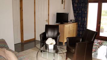 The Calf Suite | Living room | Flat-screen TV