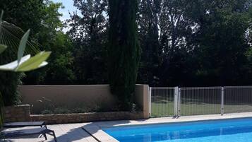 Tradisjonelt studio, privat bad, bassengutsikt (Studio Camargue) | Individuelt dekorert, individuelt innredet og lydisolert