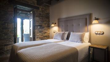 Luxe villa, 2 slaapkamers, uitzicht op vallei | Luxe beddengoed, een bureau, geluiddichte muren, gratis wifi