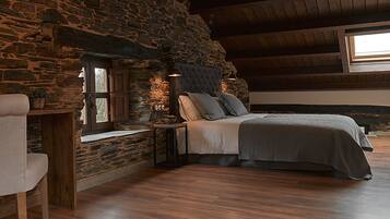 Familie suite | Luxe beddengoed, een bureau, geluiddichte muren, gratis wifi