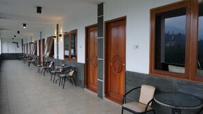 Villa supérieure, 6 chambres, vue sur la montagne, côté jardin | Terrasse/patio